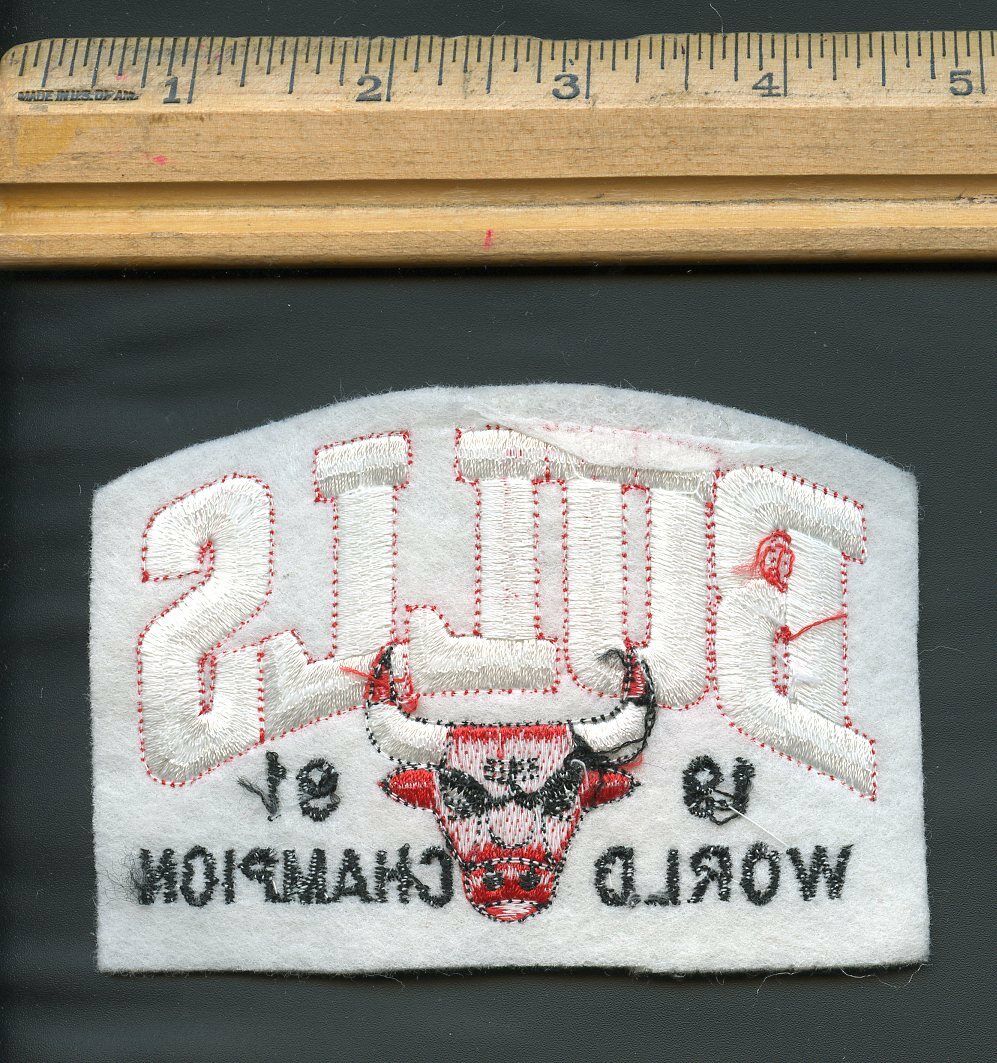 NBA CHICAGO BULLS Logo Emblem Embroidered Cotton Mini Patch 4 1/4 " x 3" Image 2