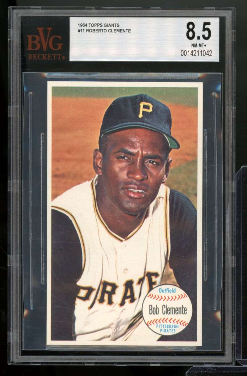 Roberto Clemente Card 1964 Topps Giants #11 BVG 8.5 Image 1