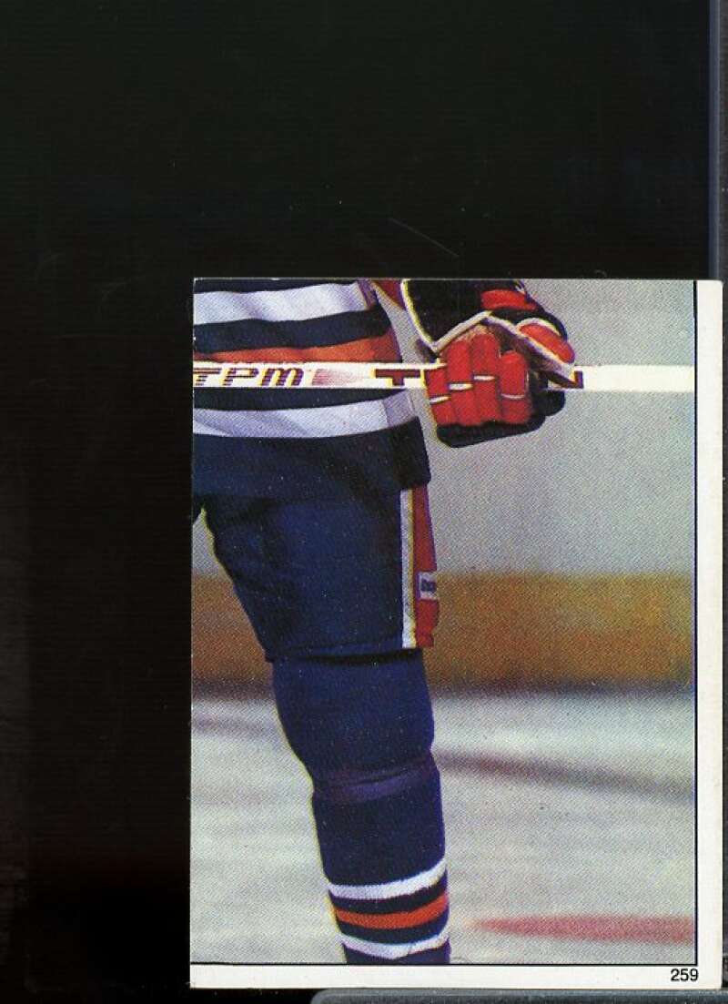 Wayne Gretzky Card 1982-83 Topps Stickers #259  Image 1