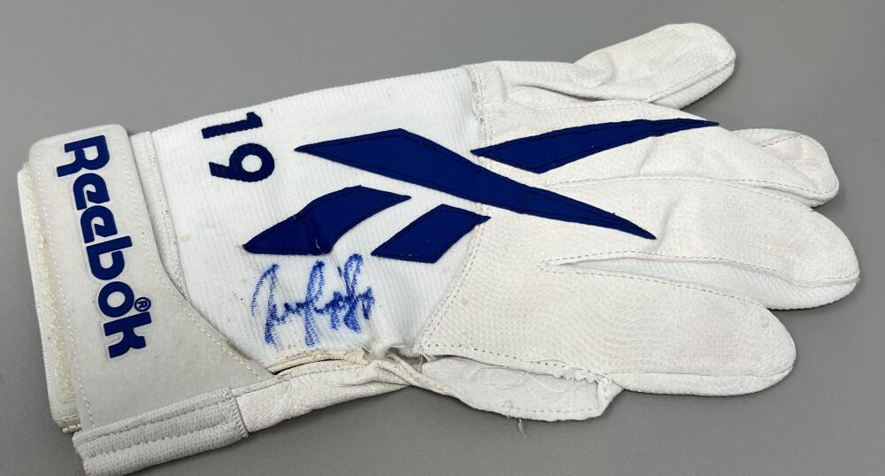 Juan Gonzalez Autograph Signed Right Handed Batting Glove JSA Authentic Image 2
