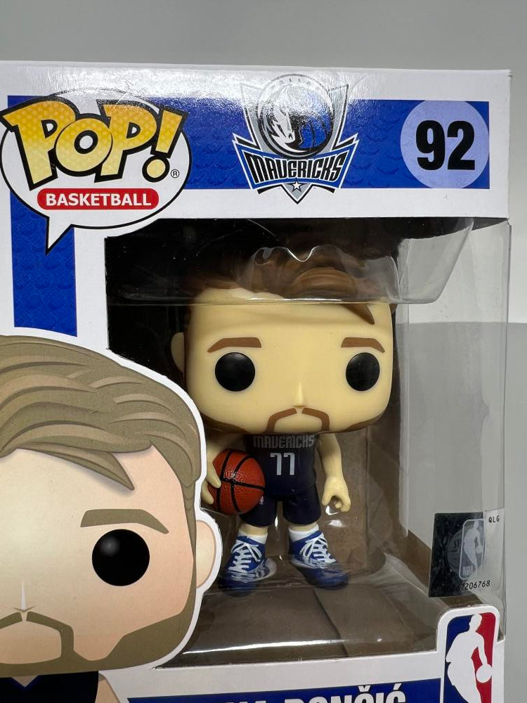 2020 Basketball Dallas Mavericks Luka Doncic Funko Pop #90 Image 3
