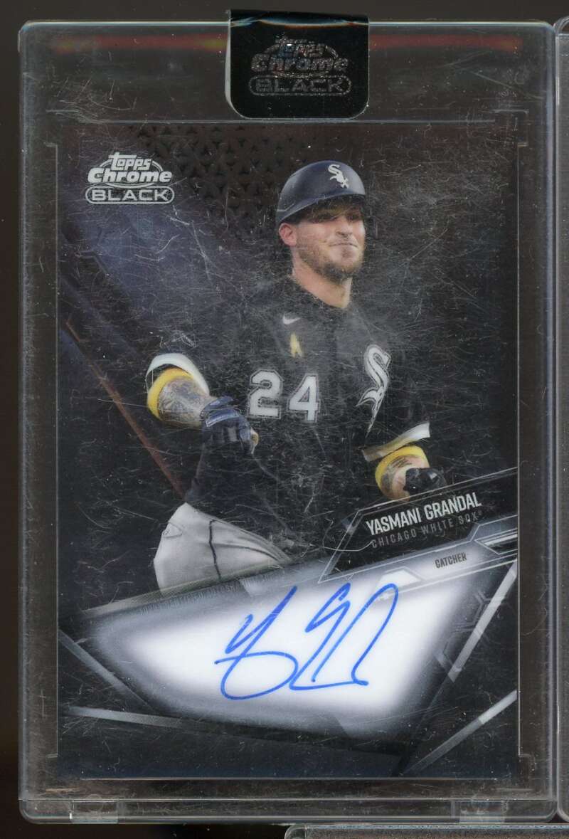 Yasmani Grandal Card 2021 Topps Chrome Black Autographs #CBAYG  Image 1