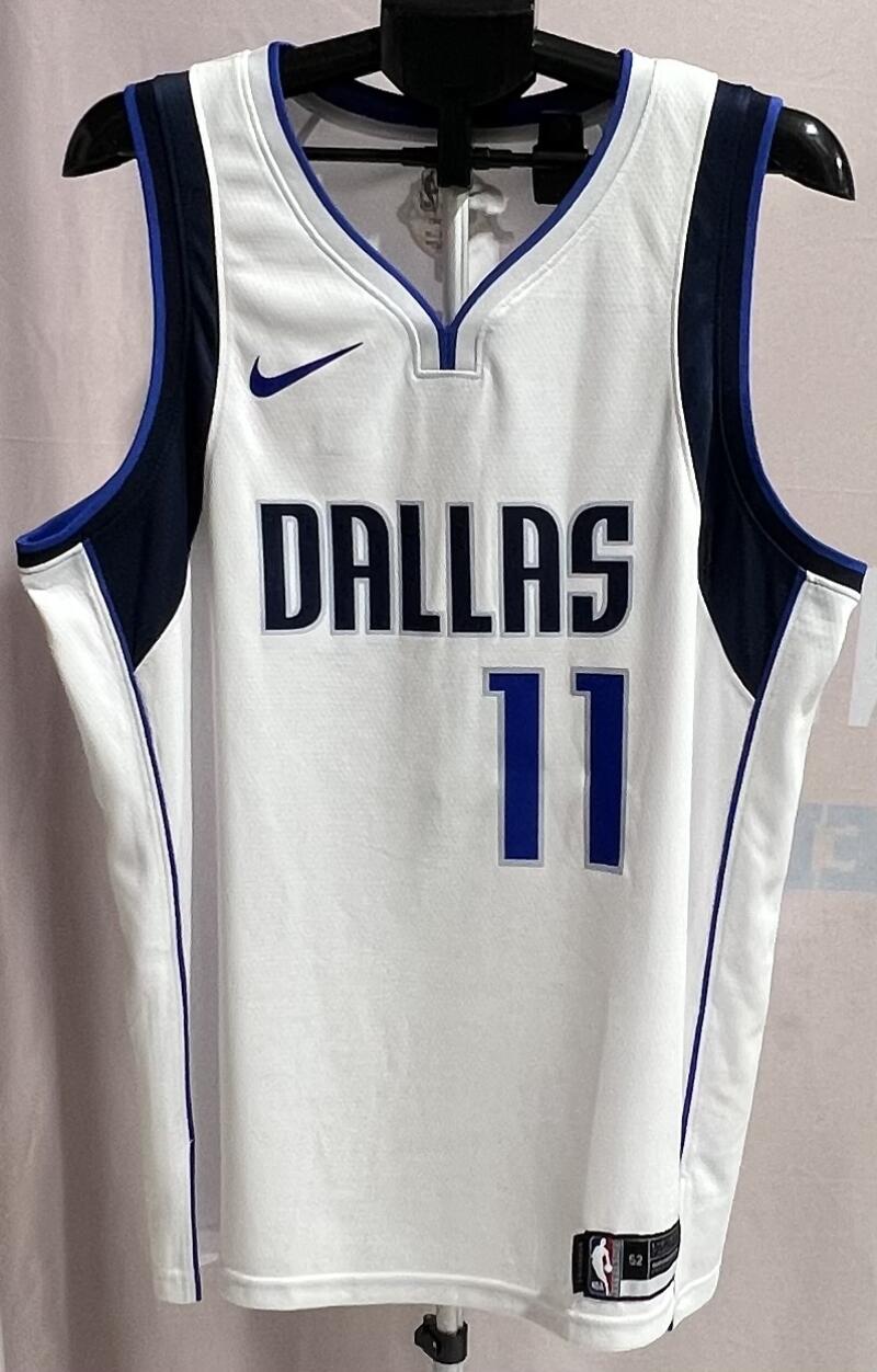 Kyrie Irving Dallas Mavericks Signed Nike XL Basketball Jersey  JSA Authentic Image 2