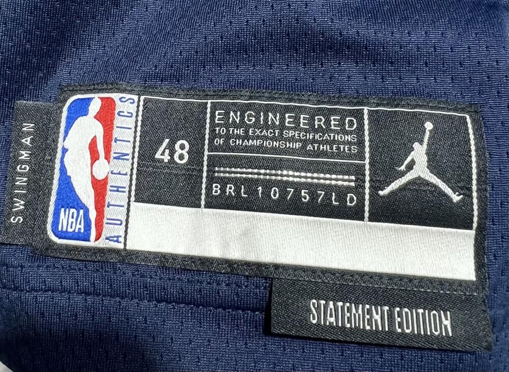Luka DonÄiÄ Dallas Mavericks Signed Swingman L Basketball Jersey  JSA Authentic Image 3