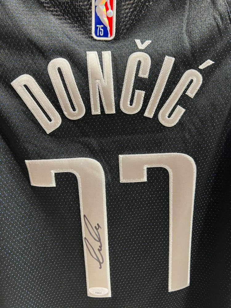 Luka DonÄiÄ Dallas Mavericks Signed Nike L Basketball Jersey  JSA Authentic Image 1