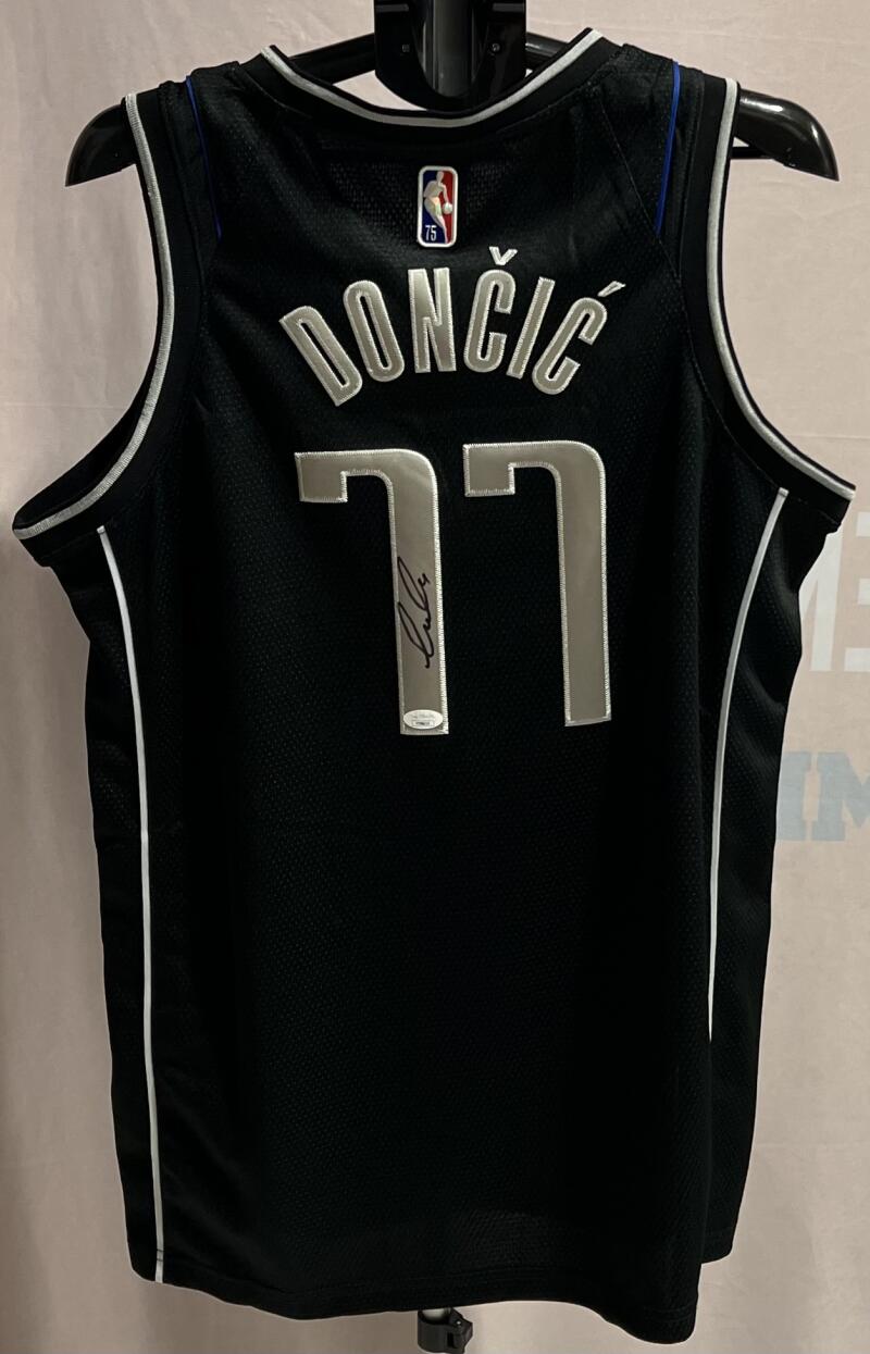 Luka DonÄiÄ Dallas Mavericks Signed Nike L Basketball Jersey  JSA Authentic Image 3