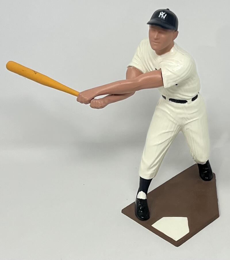 1988 New York Yankees Roger Maris Hartland Statue  Image 1