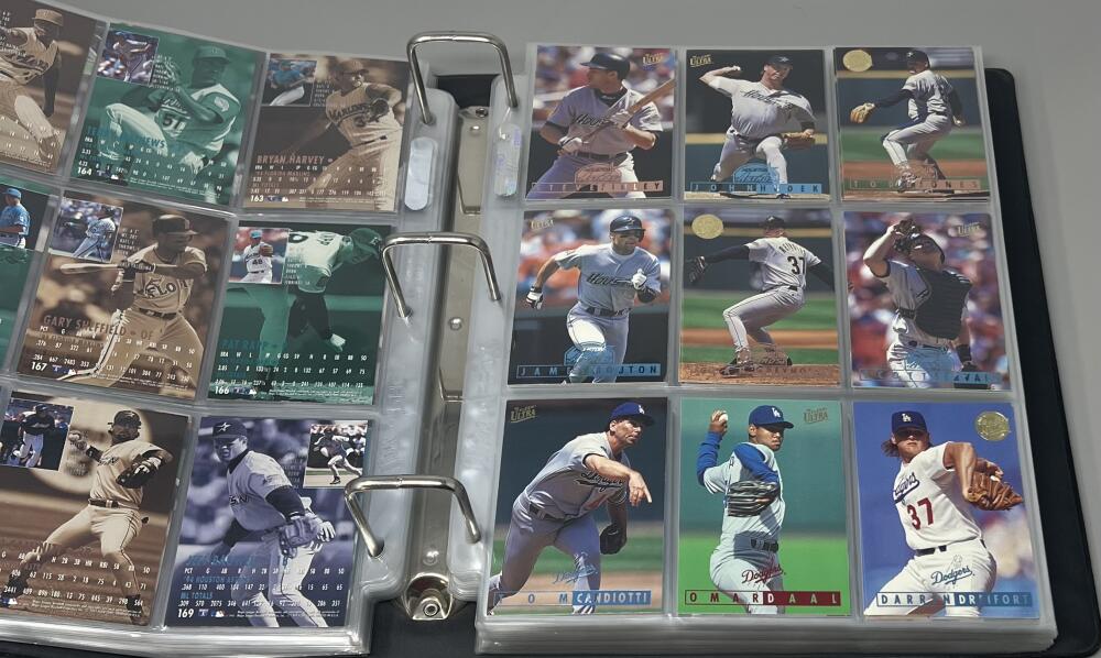 1995 Ultra Baseball Complete Binder Set 1-150  Image 3