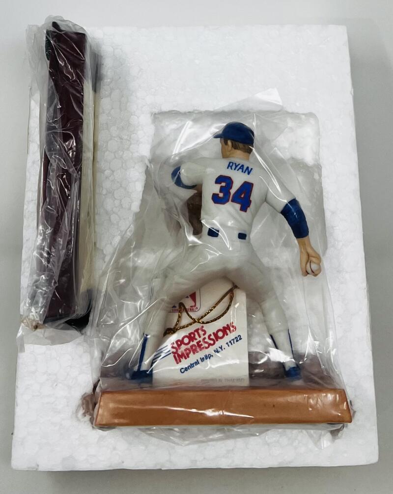 MLB テキサスレンジャースNolan Ryan 限定版フィギュア 2色セット Nolan Ryan Texas Rangers Sports Impressions Limited Figurine