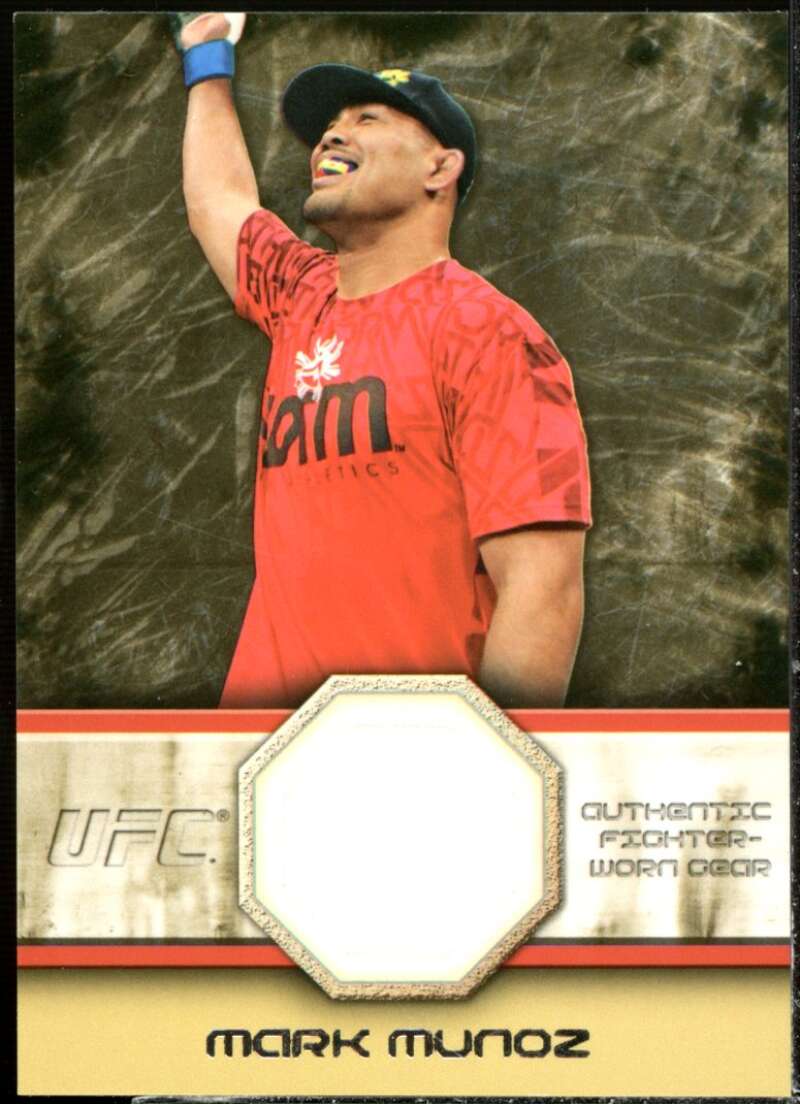 Mark Munoz Card 2011 Topps UFC Moment of Truth Fighter Relics #FGMM  Image 1